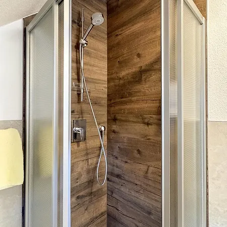 דירה Garni Tyola